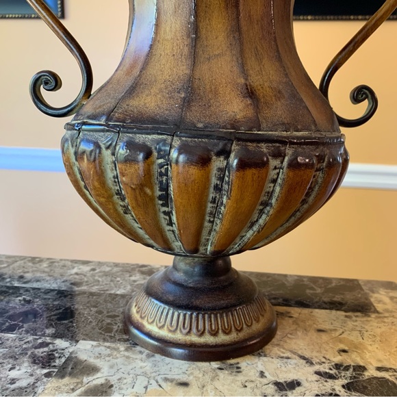 Beautiful distressed decorative metal vase - Picture 3 of 8